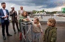 Afbeelding 3 van Feestelijke start bouw van de Waterbrink