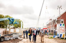 Afbeelding 6 van Razendsnelle bouw 20 huizen van start